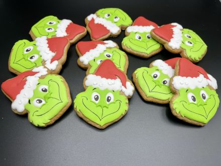 PJ Grinch s vánoční čapkou F1309